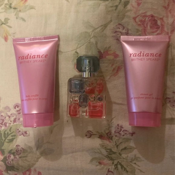 Radiance Britney Spears Perfume Set - Picture 1 of 3